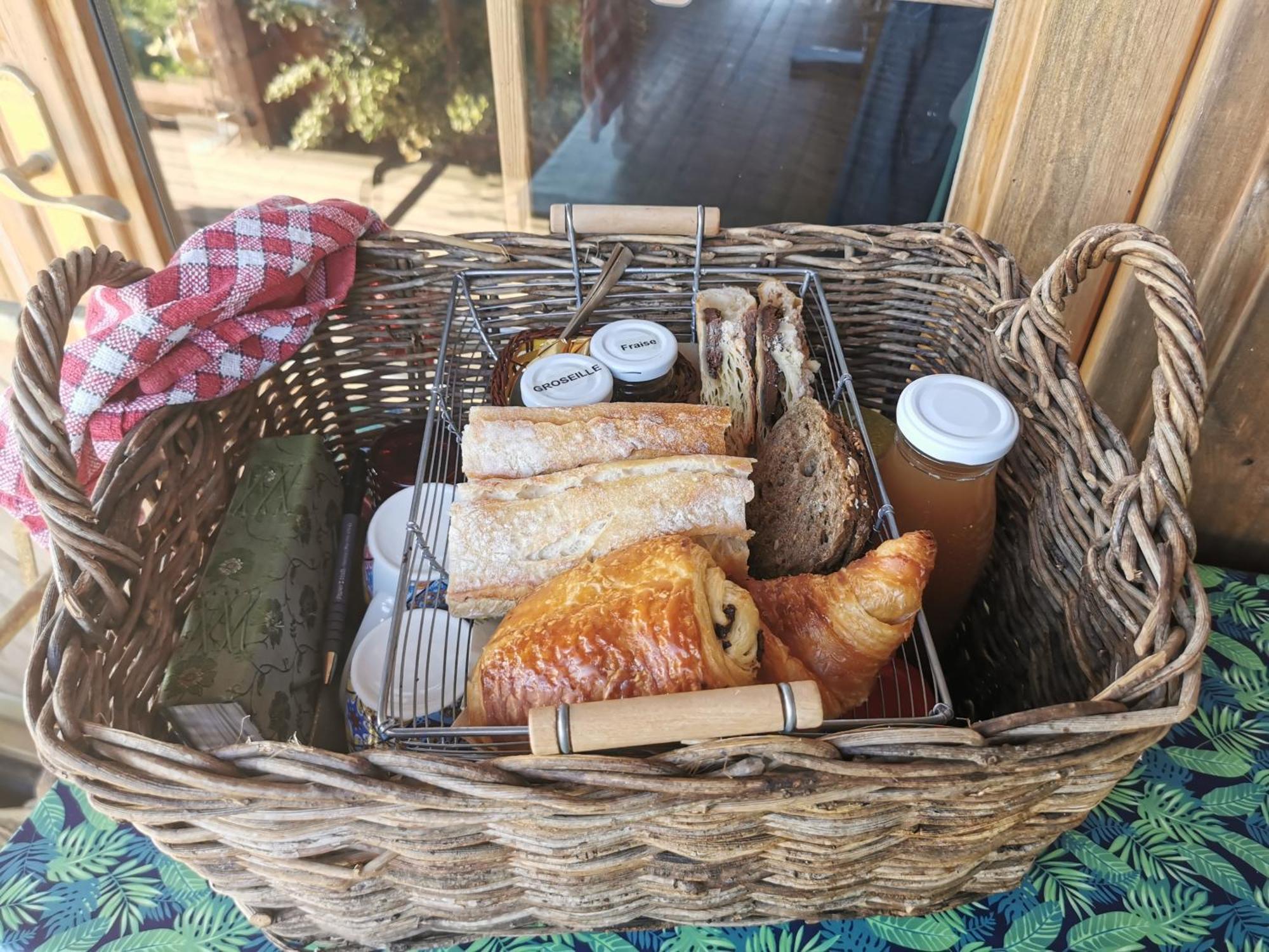 Bed and Breakfast La Bulle Des Champs Champmotteux Zimmer foto