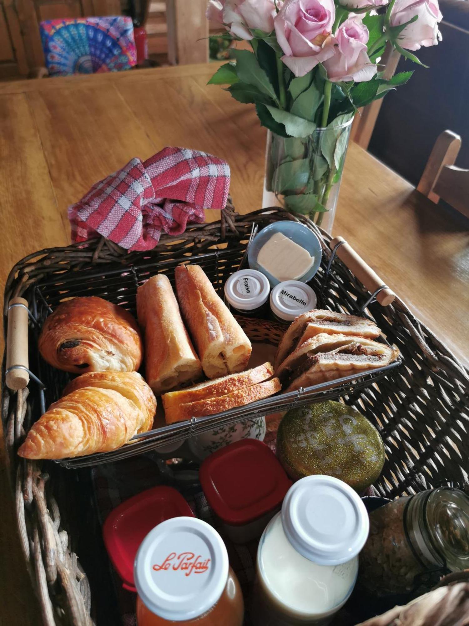 Bed and Breakfast La Bulle Des Champs Champmotteux Zimmer foto